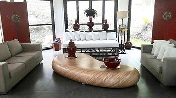 The Whitehouse by the Sea