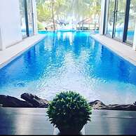 The Whitehouse by the Sea