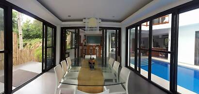 The Whitehouse by the Sea