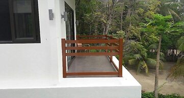 The Whitehouse by the Sea