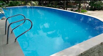 The Whitehouse by the Sea