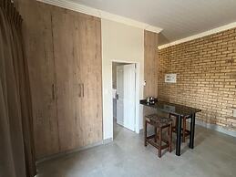 Camelot Guest House & Apartments