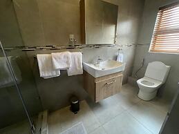 Camelot Guest House & Apartments