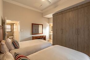 Camelot Guest House & Apartments