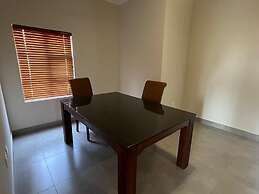 Camelot Guest House & Apartments