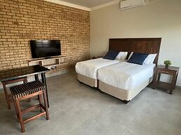 Camelot Guest House & Apartments