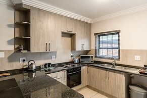 Camelot Guest House & Apartments