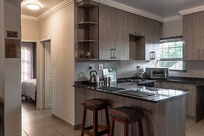 Camelot Guest House & Apartments