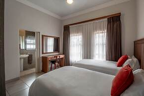 Camelot Guest House & Apartments