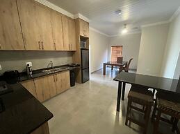 Camelot Guest House & Apartments