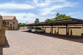 Camelot Guest House & Apartments