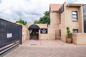 Camelot Guest House & Apartments