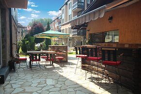 Bojur & Bojurland Apartment Complex