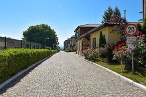 Bojur & Bojurland Apartment Complex