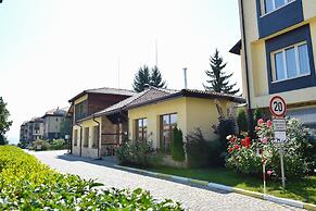 Bojur & Bojurland Apartment Complex