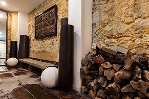 The Old Stables Chiado Apartments