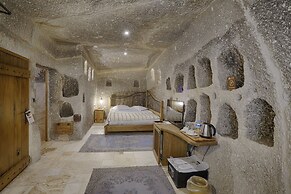 Hera Cave Suites