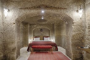 Hera Cave Suites