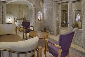 Hera Cave Suites