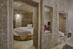 Hera Cave Suites