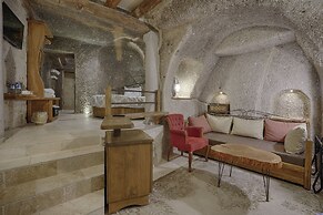 Hera Cave Suites