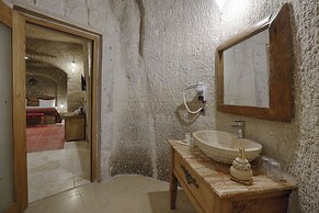 Hera Cave Suites