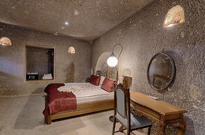 Hera Cave Suites