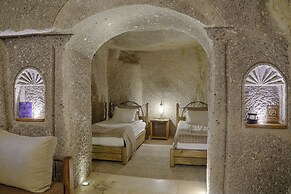 Hera Cave Suites
