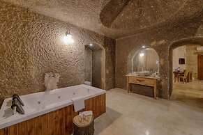 Hera Cave Suites
