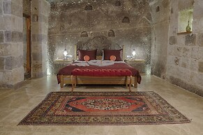 Hera Cave Suites