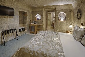 Hera Cave Suites