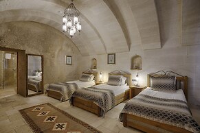 Hera Cave Suites