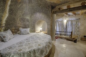 Hera Cave Suites