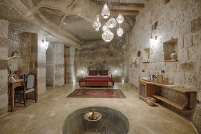 Hera Cave Suites
