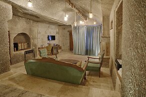 Hera Cave Suites