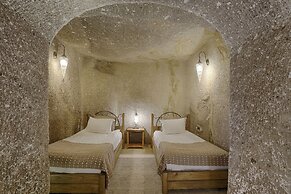 Hera Cave Suites