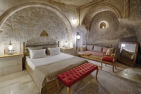 Hera Cave Suites