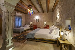 Hera Cave Suites