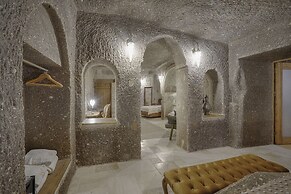 Hera Cave Suites