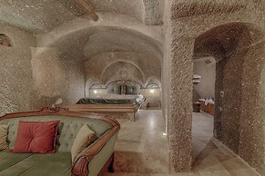 Hera Cave Suites