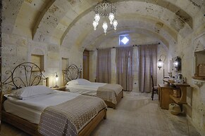 Hera Cave Suites