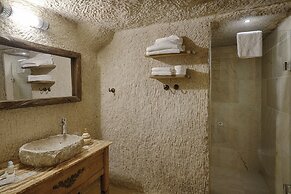 Hera Cave Suites