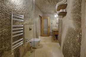 Hera Cave Suites