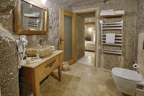 Hera Cave Suites