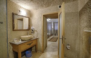 Hera Cave Suites