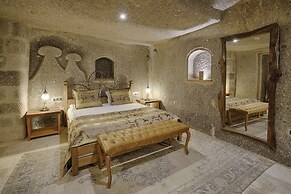 Hera Cave Suites