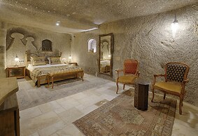 Hera Cave Suites