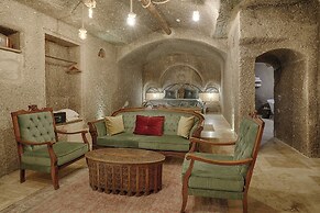 Hera Cave Suites