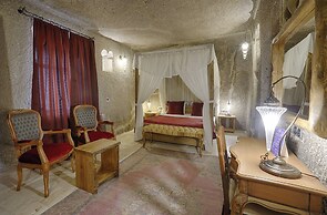 Hera Cave Suites