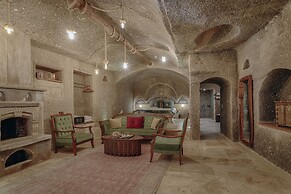 Hera Cave Suites
